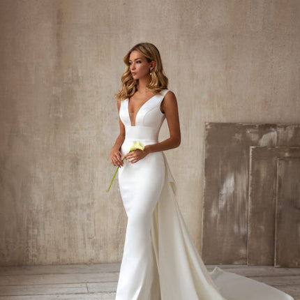 Sexy V-Neck Sleeveless Tail Wedding Dress Long Dress