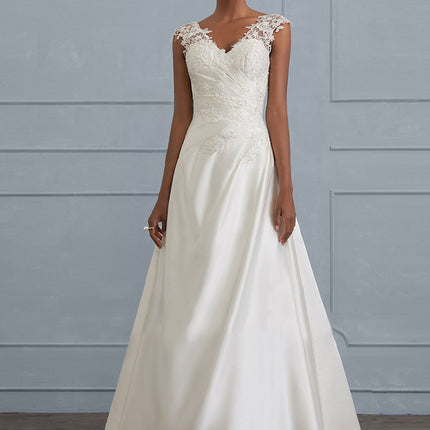 One-shoulder V-neck fishtail lace trailing wedding dress