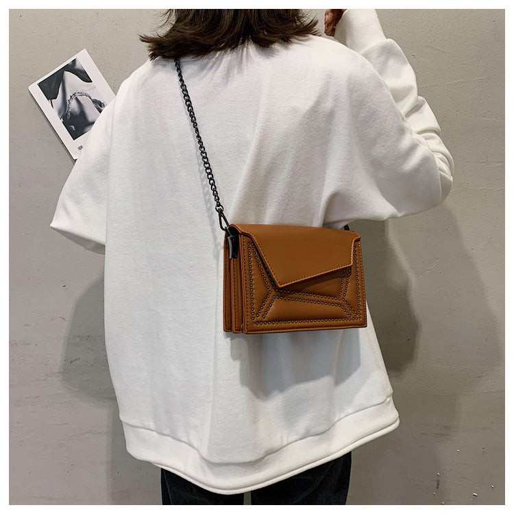 Cross-body rivet bag for lady