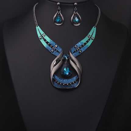 Crystal Gemstone Short Clavicle Necklace