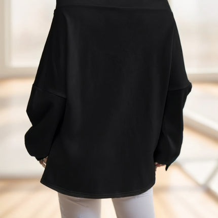 A Solid-color Long-sleeved Top With A Large Collar For Ladies