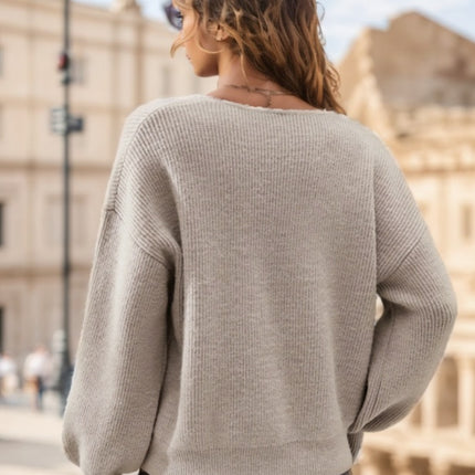 A Solid-color Long-sleeved Top With A Large Collar For Ladies